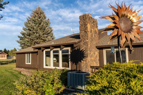 Tiny photo for 2522 NE Sunset View Lane, Prineville, OR 97754 (MLS # 220211165)