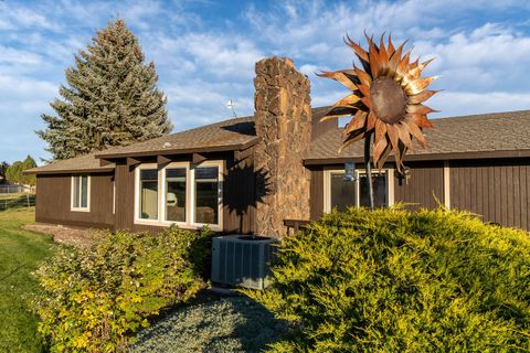 Tiny photo for 2522 NE Sunset View Lane, Prineville, OR 97754 (MLS # 220211165)
