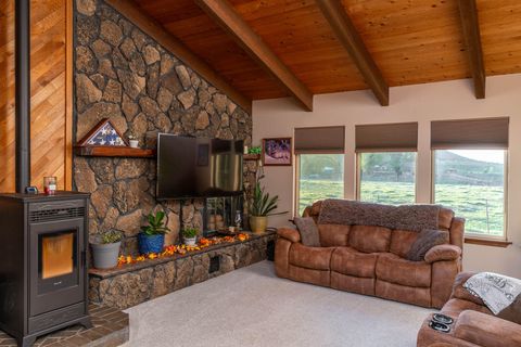 Tiny photo for 2522 NE Sunset View Lane, Prineville, OR 97754 (MLS # 220211165)