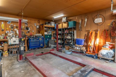 Tiny photo for 2522 NE Sunset View Lane, Prineville, OR 97754 (MLS # 220211165)