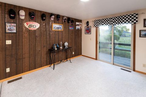 Tiny photo for 2522 NE Sunset View Lane, Prineville, OR 97754 (MLS # 220211165)