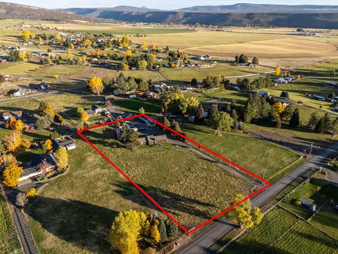 Tiny photo for 2522 NE Sunset View Lane, Prineville, OR 97754 (MLS # 220211165)