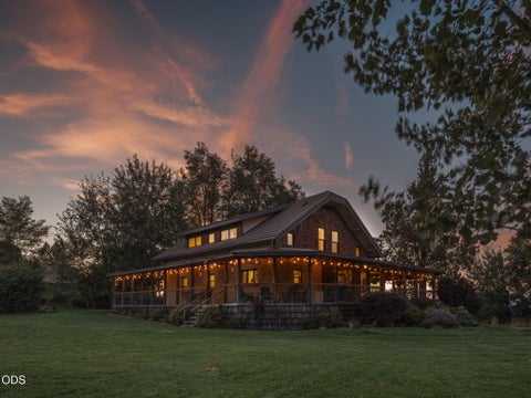 Photo of 61859 Dobbin Road, Bend, OR 97702 (MLS # 220228226)