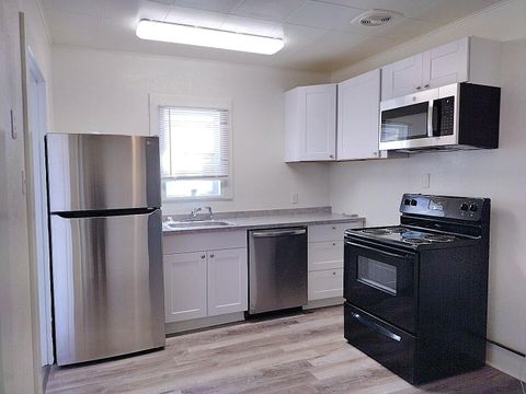 Tiny photo for 1401 E Main Street, Klamath Falls, OR 97601 (MLS # 220212121)