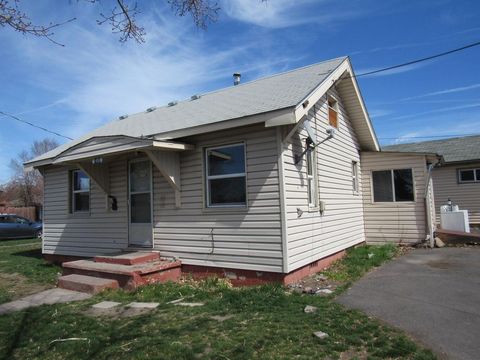 Tiny photo for 1401 E Main Street, Klamath Falls, OR 97601 (MLS # 220212121)