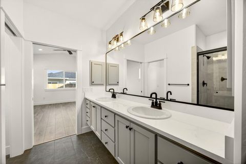 Tiny photo for 3723 Ford Drive, Medford, OR 97504 (MLS # 220214852)