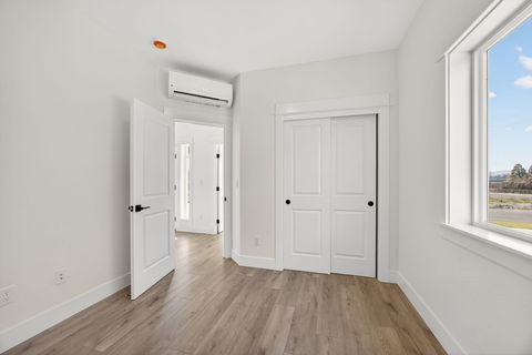 Tiny photo for 3723 Ford Drive, Medford, OR 97504 (MLS # 220214852)