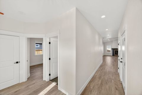 Tiny photo for 3723 Ford Drive, Medford, OR 97504 (MLS # 220214852)