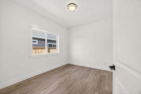 Tiny photo for 3723 Ford Drive, Medford, OR 97504 (MLS # 220214852)