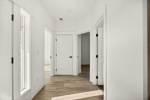 Tiny photo for 3723 Ford Drive, Medford, OR 97504 (MLS # 220214852)