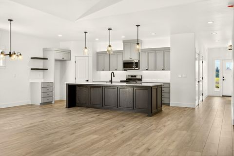 Tiny photo for 3723 Ford Drive, Medford, OR 97504 (MLS # 220214852)