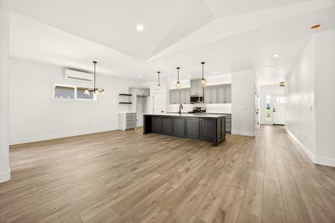 Tiny photo for 3723 Ford Drive, Medford, OR 97504 (MLS # 220214852)