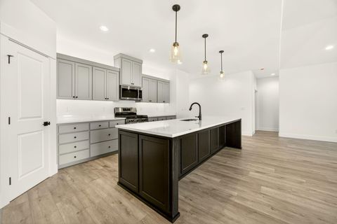 Tiny photo for 3723 Ford Drive, Medford, OR 97504 (MLS # 220214852)