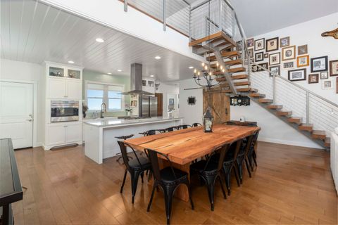 Tiny photo for 565 Whitney Terrace, Medford, OR 97504 (MLS # 220211457)