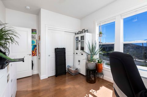 Tiny photo for 565 Whitney Terrace, Medford, OR 97504 (MLS # 220211457)