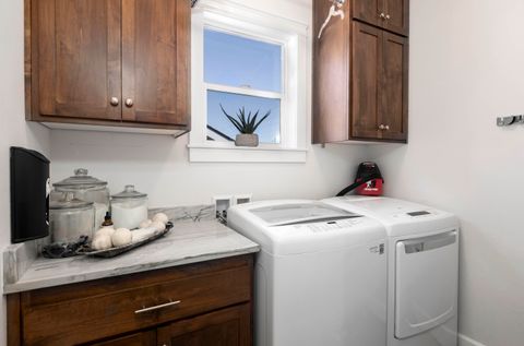 Tiny photo for 565 Whitney Terrace, Medford, OR 97504 (MLS # 220211457)