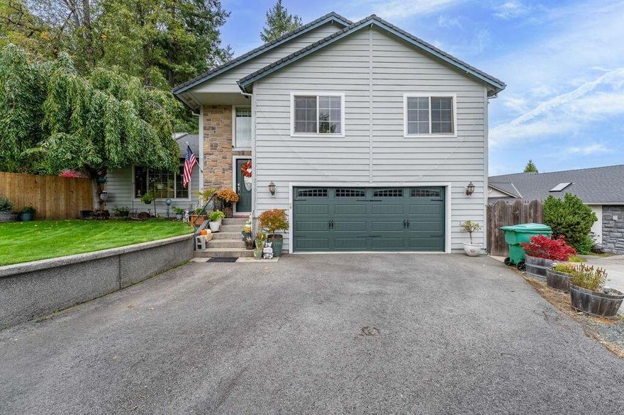 Open House has been Cancelled.
Beautifully Updated Home in Desirable Countrywood Heights! Located at the end of a quiet cul-de-sac, this 3 bed, 2.5 bath home offers 1,670 sq ft of comfortable living with vaulted ceilings, a skylight, and large picture windows showcasing mountain views. The functional two-story layout includes the primary suite on the main level, featuring double sinks, newer granite countertops, and a walk-in closet. Enjoy a modern kitchen with quartz countertops, fresh interior and exterior paint, and a brand new heat pump for year-round efficiency. The spacious patio with a tranquil water feature provides privacy—no neighboring homes looking in—making it perfect for outdoor entertaining. Additional features include a finished 2-car garage, and updated systems. The home is also located close to medical facilities, shopping, and more.

Don't miss this move-in-ready gem.