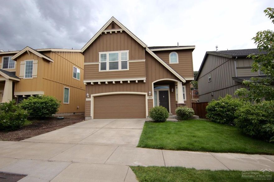 Great location near medical facilities, shopping & restaurants. Well cared for move-in ready home with spacious open floor plan with high ceiling & gas fireplace. Many upgrades including granite counters, stainless appliances, laminate flooring & new tankless water heater. Gas forced air furnace & central A/C. Large master suite with coffered ceiling and walk-in closet, double vanities. Very nice fenced, small, low maintenance yard.