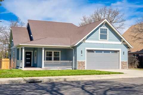 Photo of 19 Pine Court, Eagle Point, OR 97524 (MLS # 220217159)