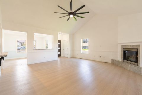 Tiny photo for 19 Pine Court, Eagle Point, OR 97524 (MLS # 220217159)