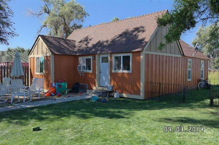 Very cute, completely remodeled on the inside. House has new roofing, siding, drywall, floor, kitchen & bathroom cabinets. It's all new inside. The walls have been insulated with spray foam insulation, & ceiling has also been re-insulated. Alley Access from behind, plenty of room for RV parking. Must see!