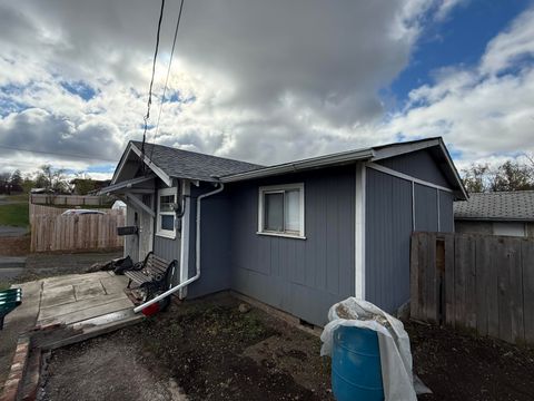 Tiny photo for 1443 Oregon Avenue, Klamath Falls, OR 97601 (MLS # 220219252)