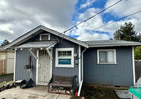 Tiny photo for 1443 Oregon Avenue, Klamath Falls, OR 97601 (MLS # 220219252)
