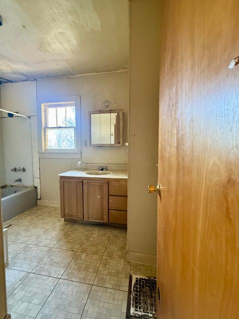 Tiny photo for 1443 Oregon Avenue, Klamath Falls, OR 97601 (MLS # 220219252)