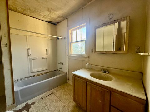 Tiny photo for 1443 Oregon Avenue, Klamath Falls, OR 97601 (MLS # 220219252)