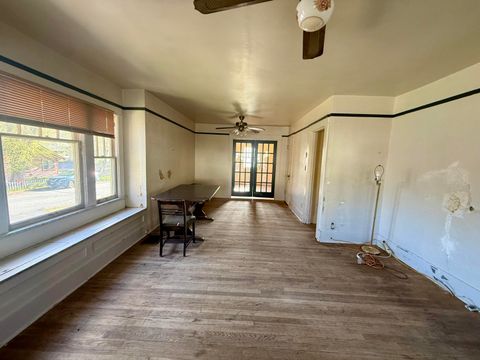 Tiny photo for 1443 Oregon Avenue, Klamath Falls, OR 97601 (MLS # 220219252)