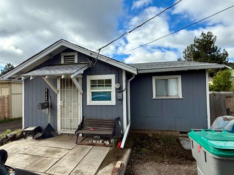 Tiny photo for 1443 Oregon Avenue, Klamath Falls, OR 97601 (MLS # 220219252)