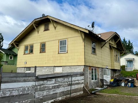 Tiny photo for 1443 Oregon Avenue, Klamath Falls, OR 97601 (MLS # 220219252)