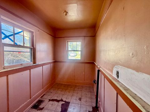 Tiny photo for 1443 Oregon Avenue, Klamath Falls, OR 97601 (MLS # 220219252)