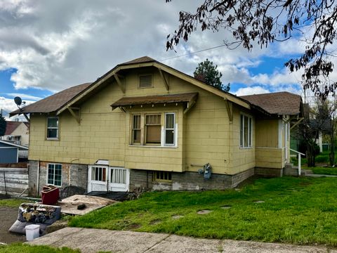 Tiny photo for 1443 Oregon Avenue, Klamath Falls, OR 97601 (MLS # 220219252)