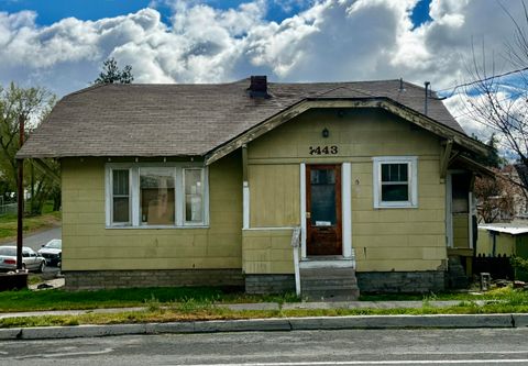 Photo of 1443 Oregon Avenue, Klamath Falls, OR 97601 (MLS # 220219252)
