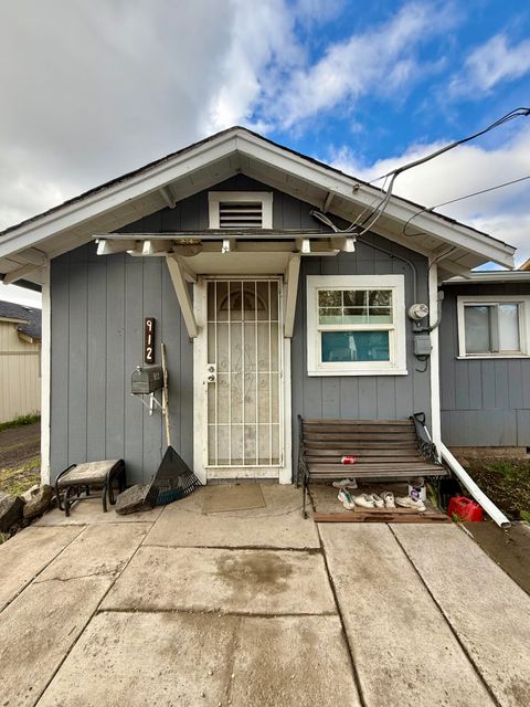 Tiny photo for 1443 Oregon Avenue, Klamath Falls, OR 97601 (MLS # 220219252)