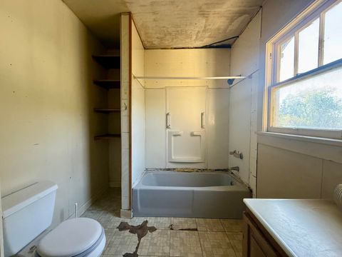 Tiny photo for 1443 Oregon Avenue, Klamath Falls, OR 97601 (MLS # 220219252)