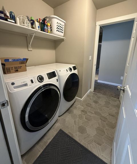 Tiny photo for 16020 Alpine Drive, La Pine, OR 97739 (MLS # 220217421)