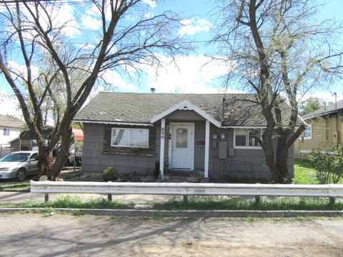 Photo of 840 Upham St, Klamath Falls, OR 97601 (MLS # 220220253)