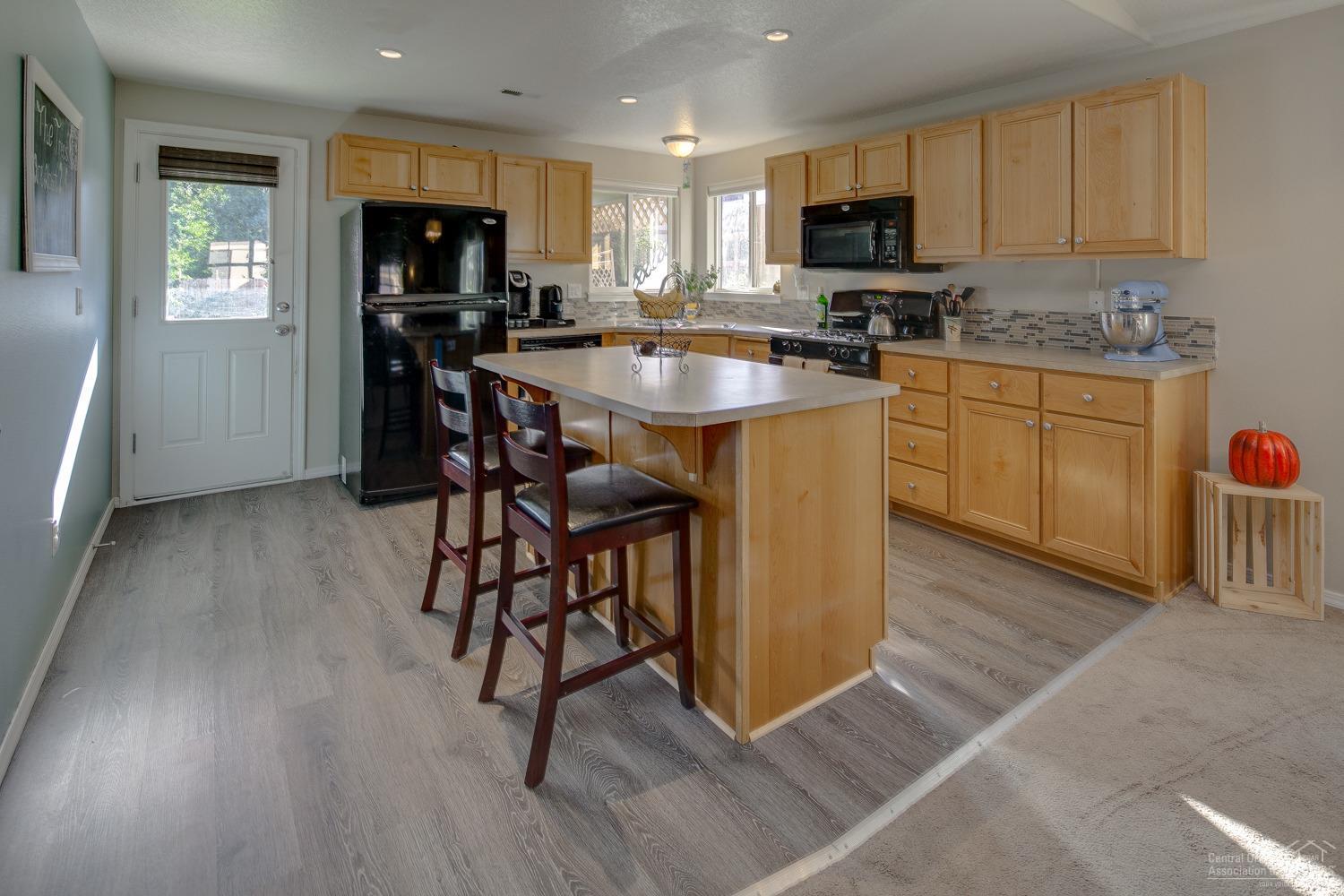 Ni Lah Sha Village - Residential