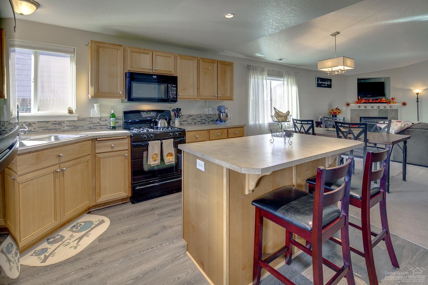 Ni Lah Sha Village - Residential