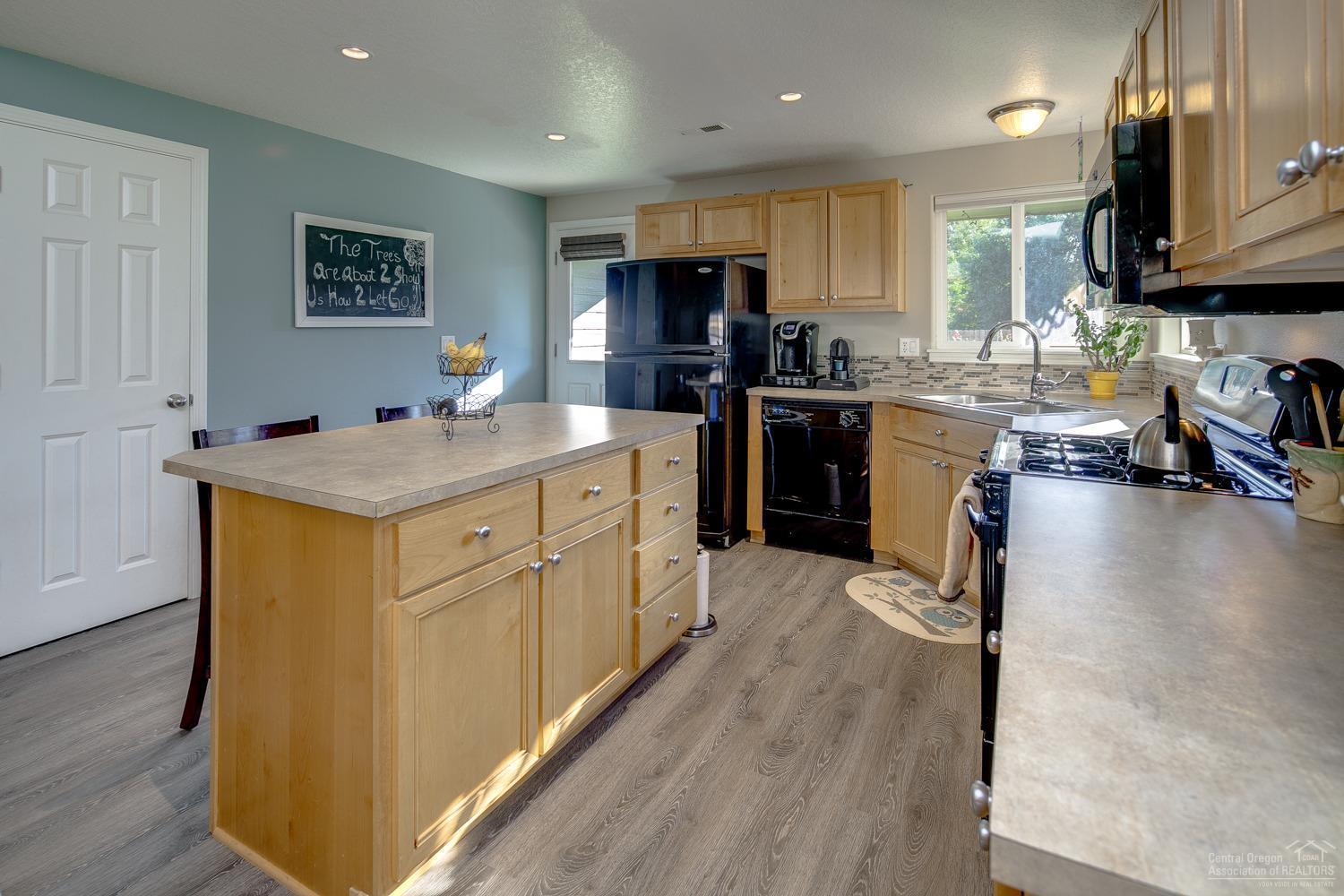 Ni Lah Sha Village - Residential