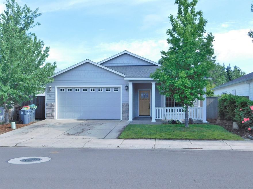 Gorgeous Single Level Home in Desirable Central Point Neighborhood, Vacant & Move-In Ready! Don't miss this fantastic property, perfect for first-time home buyers or investors. Nice, fenced back yard, 2-car garage and open concept living & dining open to a great kitchen with island and all white appliances included. Master suite has a big walk-in closet and walk-in shower in the master bath. Don't miss this great opportunity!