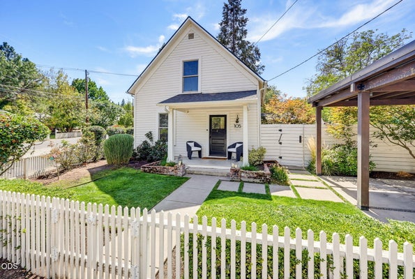 105 W PINE ST, JACKSONVILLE, OR 97530 - Image 93e87bc49fc13bd964734dbe7a366cfd/4079595890