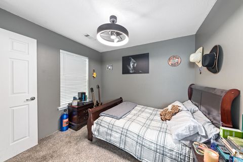 Tiny photo for 18 Scholarship Way, Medford, OR 97501 (MLS # 220215604)