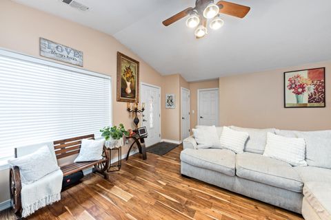 Tiny photo for 18 Scholarship Way, Medford, OR 97501 (MLS # 220215604)