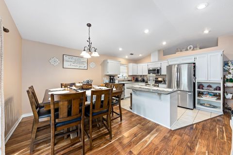 Tiny photo for 18 Scholarship Way, Medford, OR 97501 (MLS # 220215604)