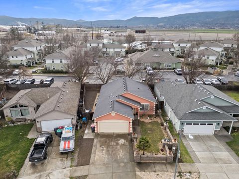 Tiny photo for 18 Scholarship Way, Medford, OR 97501 (MLS # 220215604)