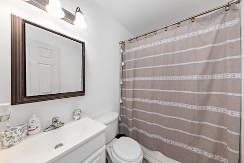 Tiny photo for 18 Scholarship Way, Medford, OR 97501 (MLS # 220215604)