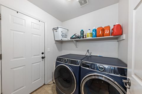 Tiny photo for 18 Scholarship Way, Medford, OR 97501 (MLS # 220215604)